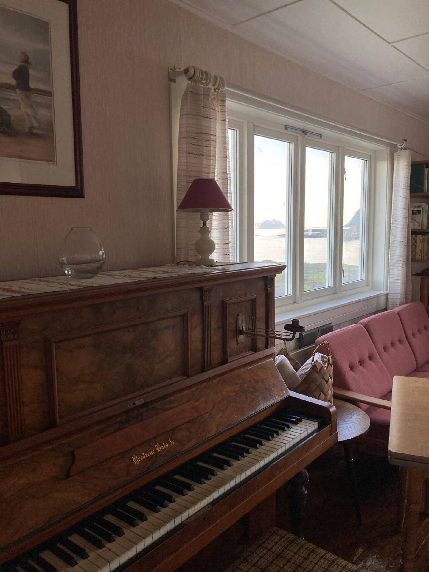 Вилла House With Amazing View & Location In Tind Сёрвоген Экстерьер фото